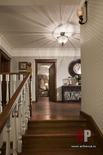 Фото интерьера лестничного холла дома в английском стиле