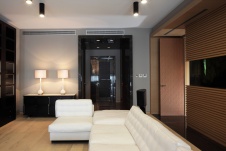 Фото интерьера входной зоны квартиры в современном стиле