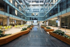 Фото интерьера входной зоны офиса в современном стиле