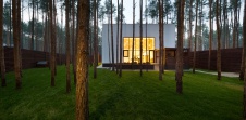 Фото фасада маленького дома в стиле минимализм