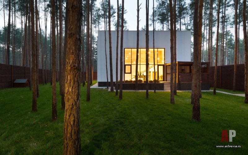 Фото фасада маленького дома в стиле минимализм