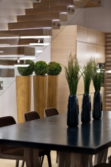 Фото интерьера столовой маленького дома в стиле минимализм