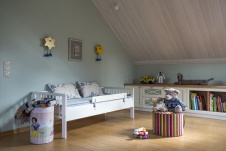 Фото интерьера детской небольшого дома в стиле неоклассика