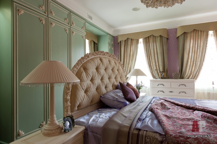Фото интерьера спальни дома в стиле неоклассика