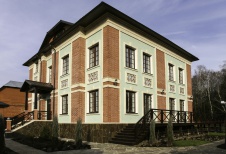 Фото фасада дома в стиле неоклассика