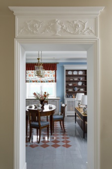 Фото интерьера столовой таунхауса в современном стиле