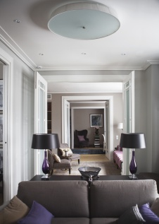 Фото интерьера гостиной квартиры в стиле неоклассика