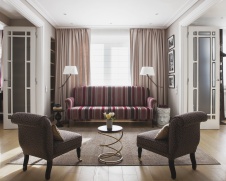 Фото интерьера гостиной квартиры в стиле неоклассика