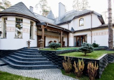 Фото фасада дома в стиле классика