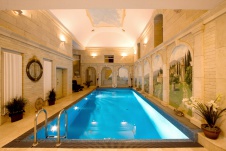 Фото интерьера бассейна дома в стиле классика