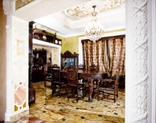 Фото интерьера столовой дома в стиле классика