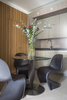 Фото интерьера столовой квартиры в стиле минимализм