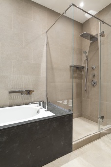 Фото интерьера ванной квартиры в стиле минимализм