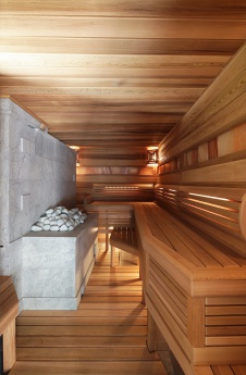Фото интерьера сауны деревянного дома в эко стиле