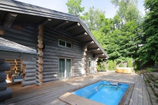 Фото бассейна деревянного дома в эко стиле