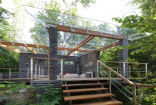 Фото беседки деревянного дома в эко стиле