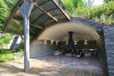 Фото беседки деревянного дома в эко стиле