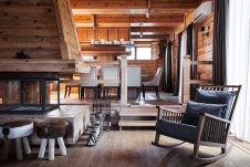 Фото интерьера кухни деревянного дома в эко стиле