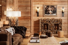 Фото интерьера зоны отдыха деревянного дома в эко стиле