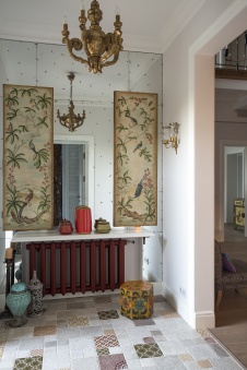 Фото интерьера входной зоны дома в стиле фьюжн