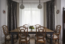 Фото интерьера столовой дома в стиле фьюжн