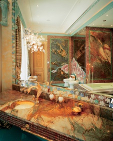 Фото интерьера санузла дома в дворцовом стиле