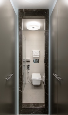 Фото интерьера санузла небольшой квартиры в стиле минимализм