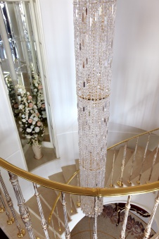 Фото лестницы пентхауса в стиле неоклассика