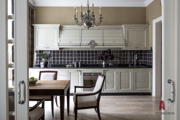 Фото интерьера кухни квартиры в стиле современная классика