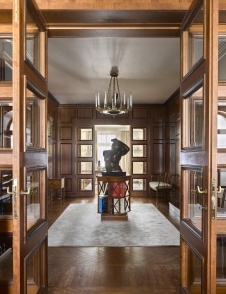 Фото интерьера входной зоны квартиры в стиле неоклассика