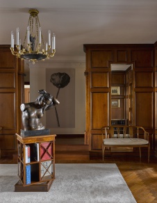 Фото интерьера входной зоны квартиры в стиле неоклассика