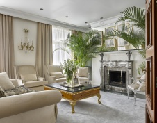 Фото интерьера гостиной квартиры в стиле неоклассика