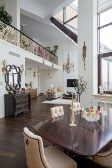 Фото интерьера домашнего кинотеатра пентхауса в стиле ар-деко 