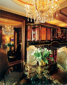 Фото интерьера кухни квартиры в стиле дворцовой классики