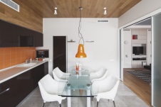 Фото интерьера кухни небольшой квартиры в современном стиле