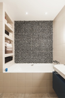 Фото интерьера санузла небольшой квартиры в современном стиле