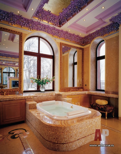 Фото интерьера ванной дома в стиле дворцовой классики