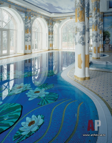 Фото интерьера бассейна дома в стиле дворцовой классики