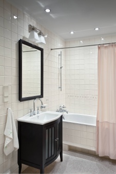 Фото интерьера ванной квартиры в стиле неоклассика