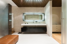 Фото интерьера санузла двухуровневой квартиры в эко стиле