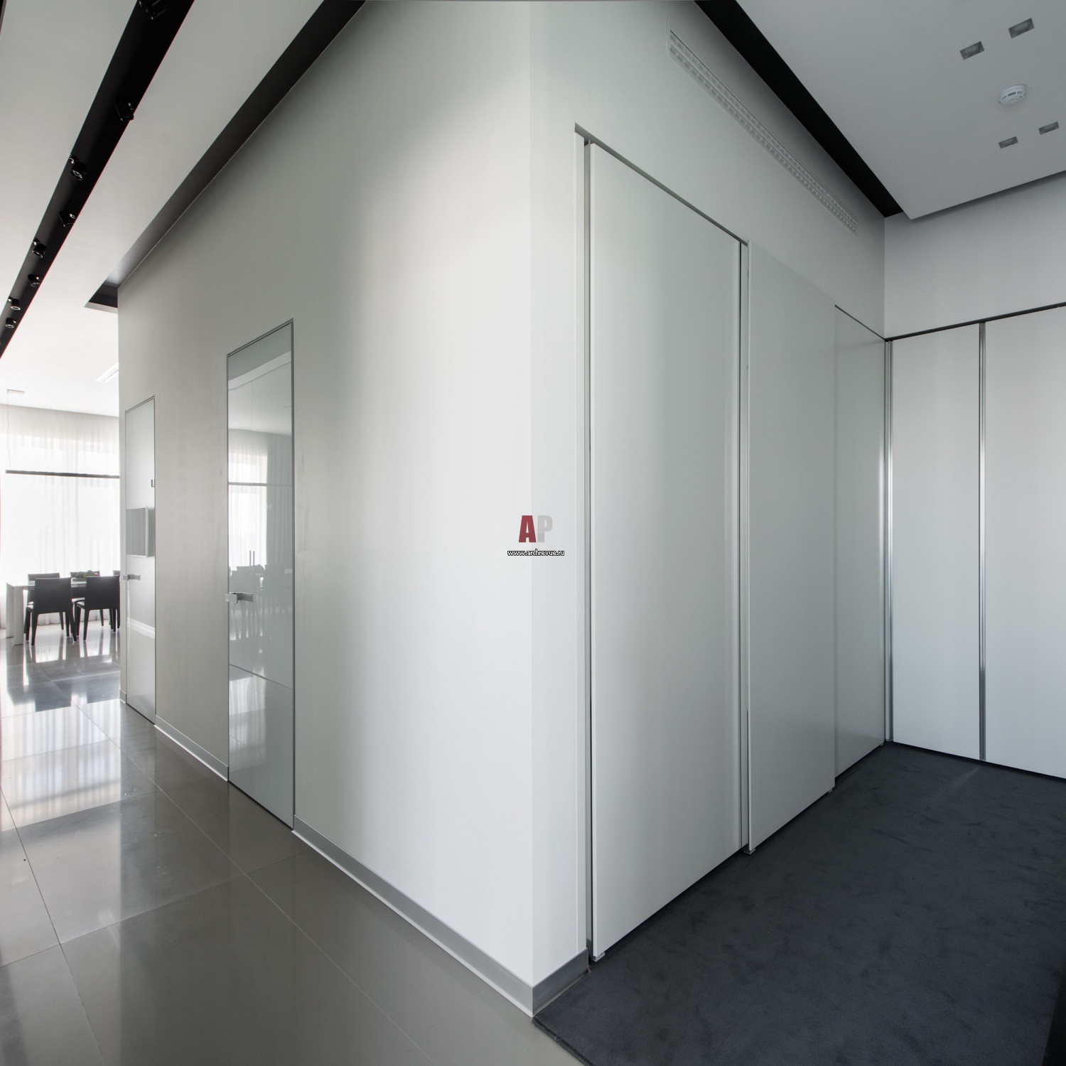 Фото интерьера входной группы квартиры в стиле минимализм