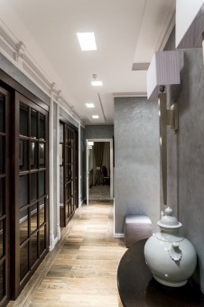 Фото интерьера входной зоны квартиры в стиле неоклассика