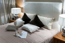 Фото интерьера спальни квартиры в стиле неоклассика