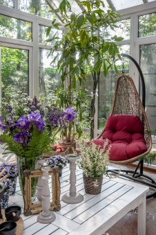 Фото интерьера зимнего сада небольшого дома в стиле неоклассика