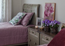 Фото интерьера гостевой небольшого дома в стиле неоклассика