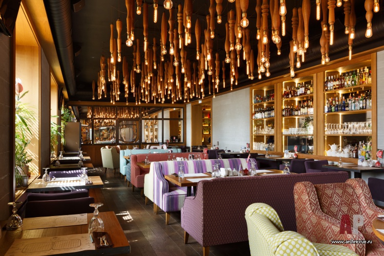 Фото интерьера зала ресторана в восточном стиле