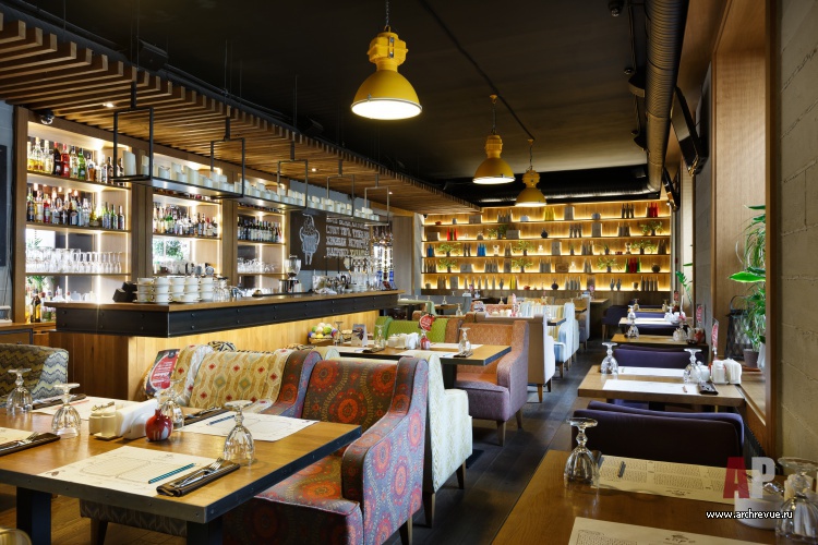 Фото интерьера зала ресторана в восточном стиле