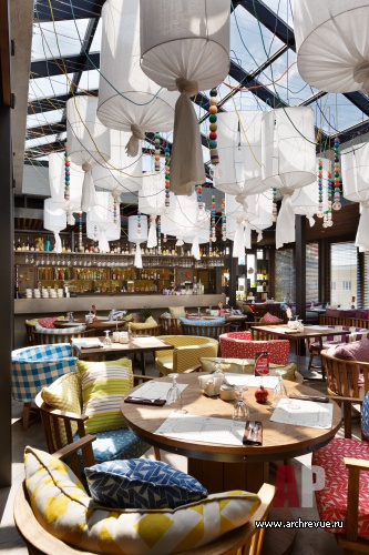 Фото интерьера зала ресторана в восточном стиле