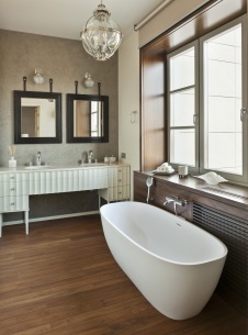 Фото интерьера ванной квартиры в стиле неоклассика
