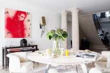 Фото интерьера столовой дома в стиле неоклассика